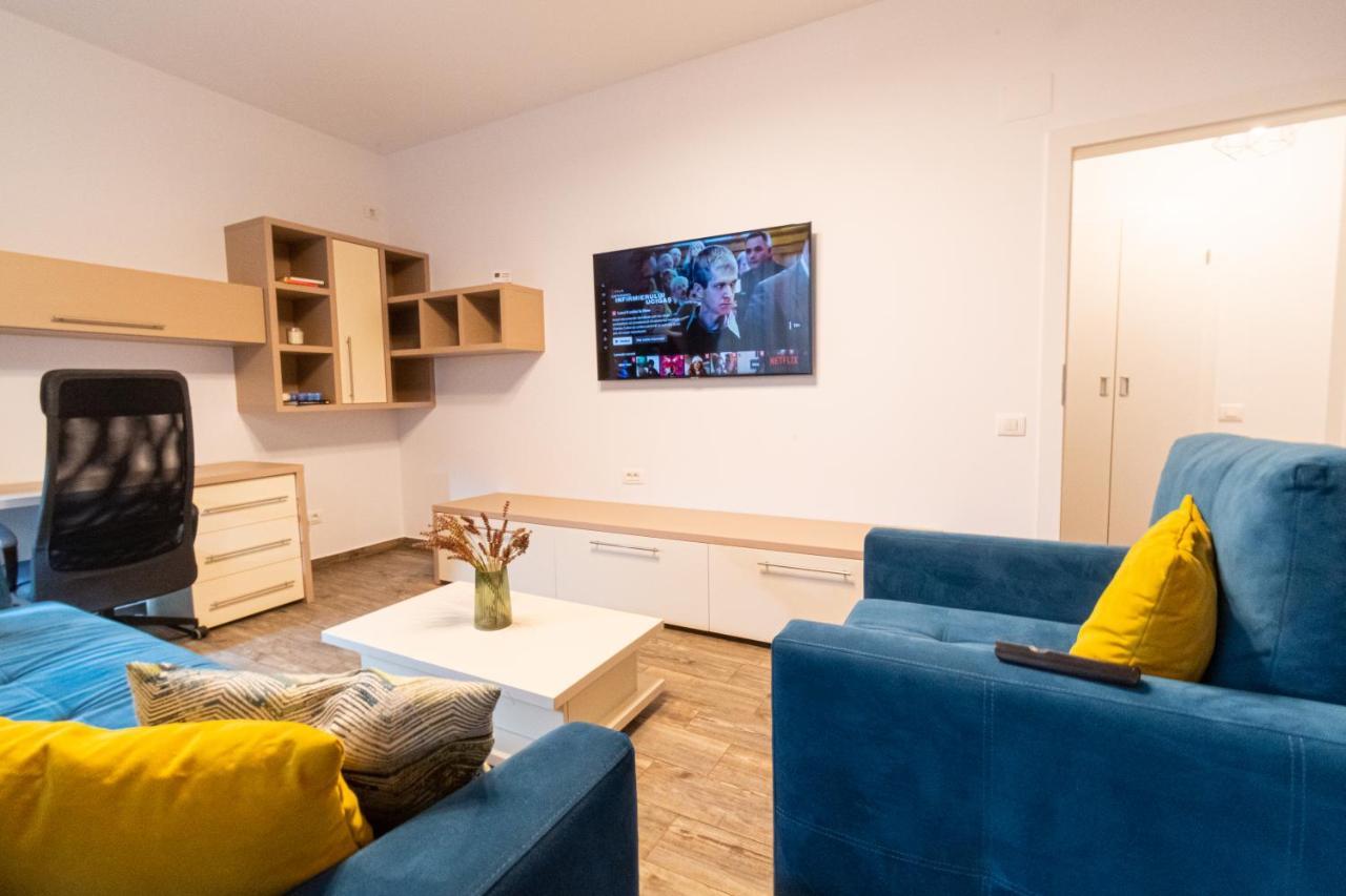 Yan Apartment - Near Mall & Free Private Parking Braşov Extérieur photo