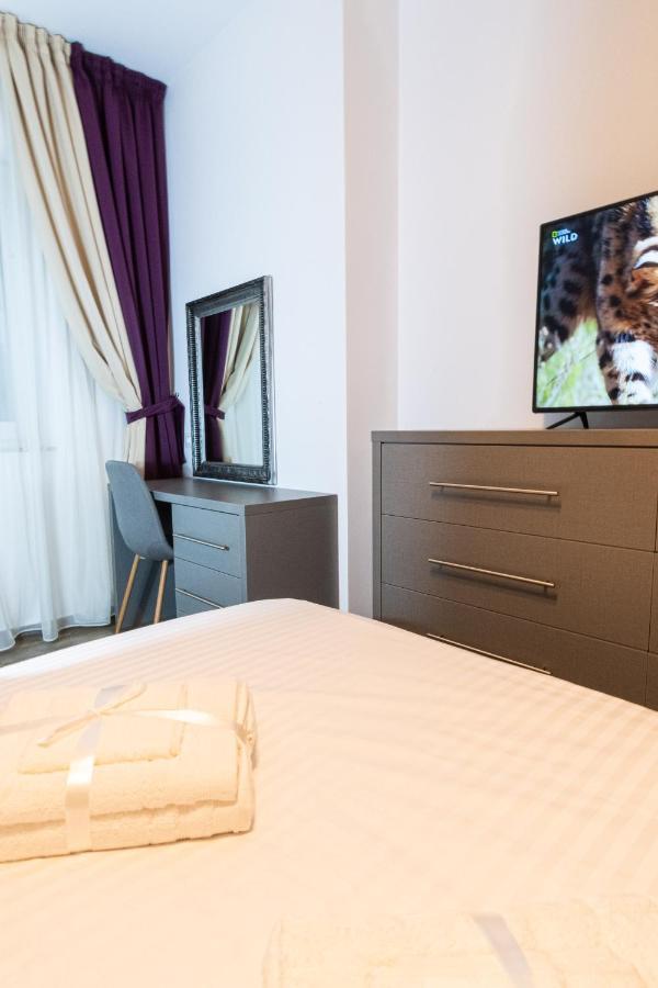 Yan Apartment - Near Mall & Free Private Parking Braşov Extérieur photo