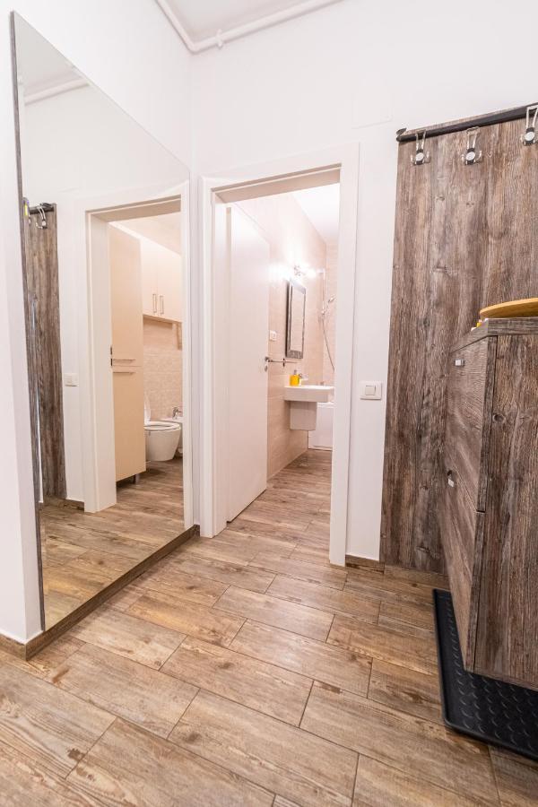 Yan Apartment - Near Mall & Free Private Parking Braşov Extérieur photo
