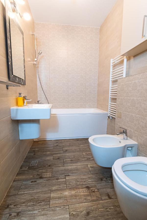 Yan Apartment - Near Mall & Free Private Parking Braşov Extérieur photo