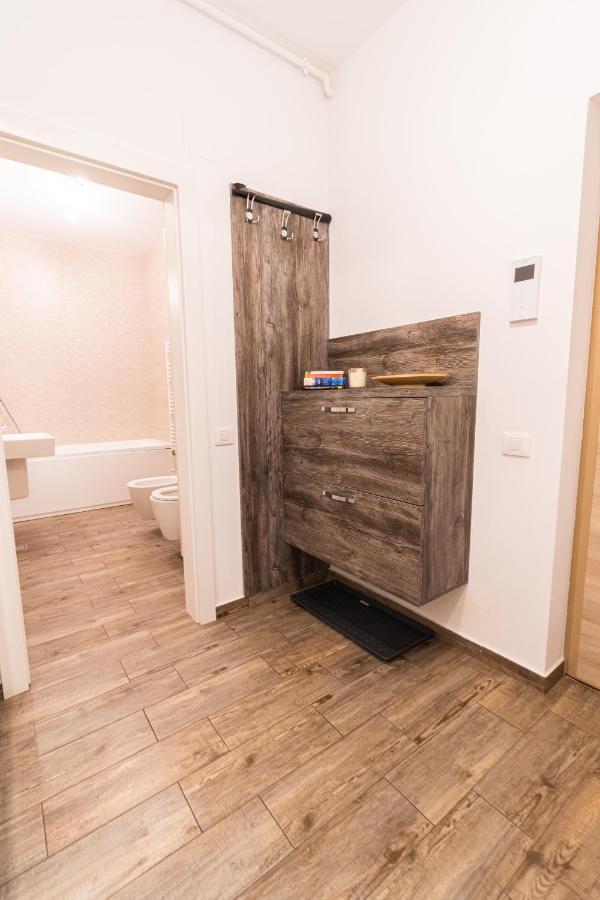 Yan Apartment - Near Mall & Free Private Parking Braşov Extérieur photo
